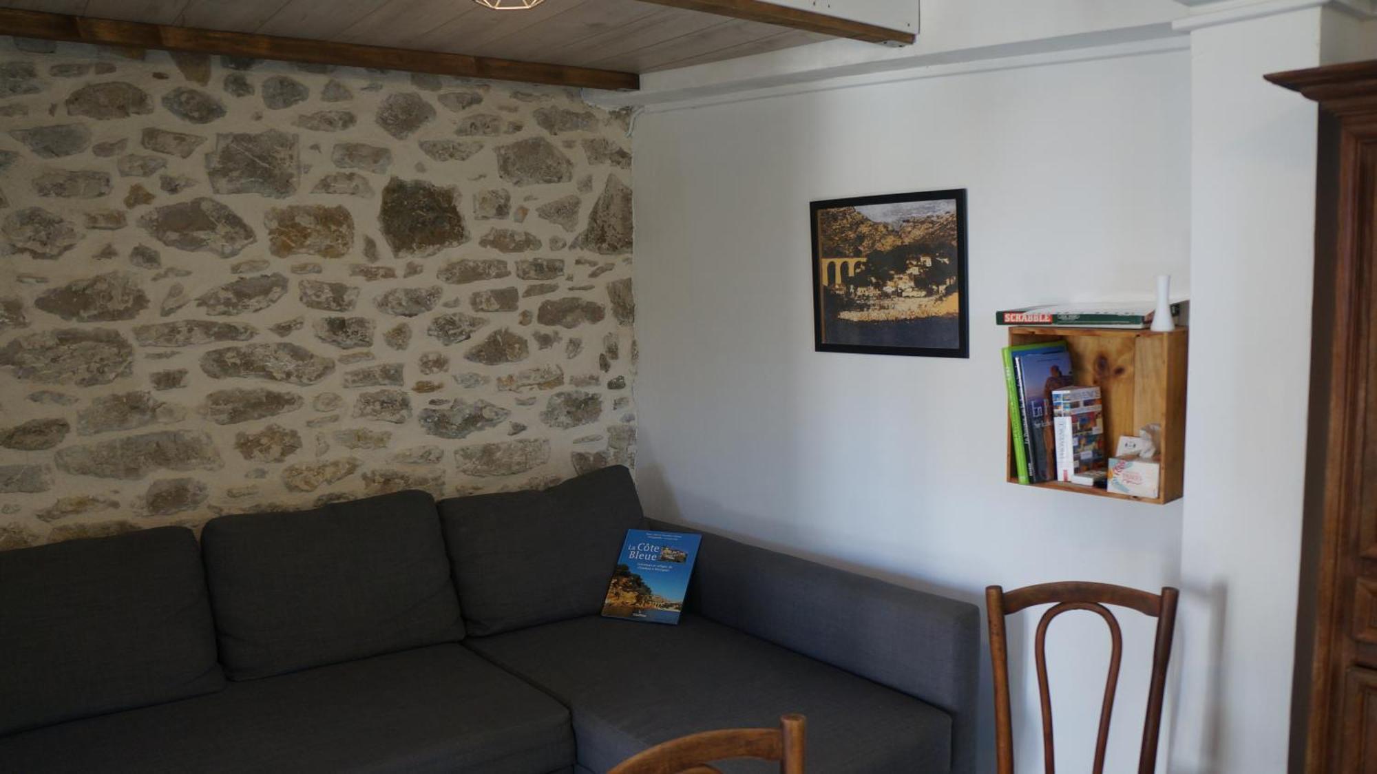 Charming Seaside Ensues-la-Redonne